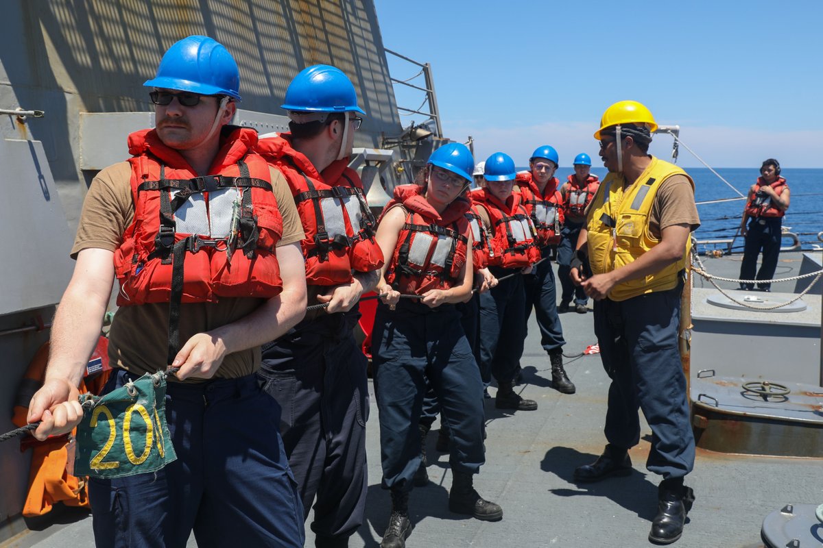 🚢⚓️Crucial replenishments at sea! Military Sealift Command vessels USNS Wally Schirra and USNS John Ericson refuel and resupply USS Howard in the South China Sea, showcasing MSC's vital role in supporting naval operations in the Indo-Pacific. #TogetherWeDeliver