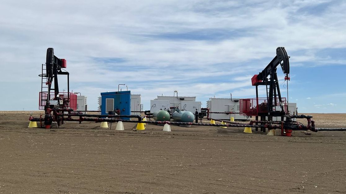 Two oil wells pump with no where to put the associated natural gas, so they dropped 5x Hash Generators down to mine #bitcoin (background) instead of wasting it in venting / flaring.