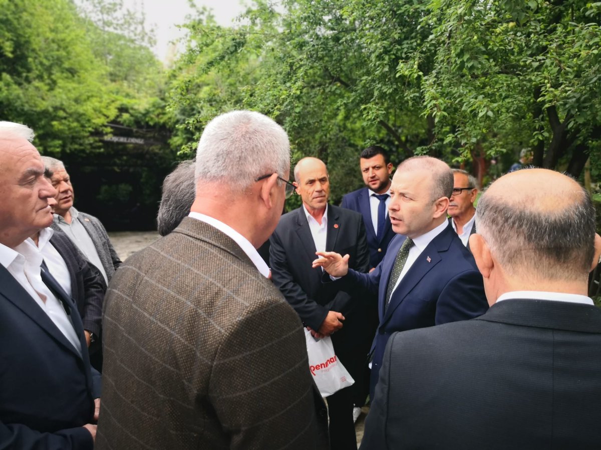 Yeni dönemde seçilen ve görevine devam eden muhtarlarımıza hayırlı olsun dileklerimizi iletmek için bir araya geldik...Biz büyük bir aileyiz...