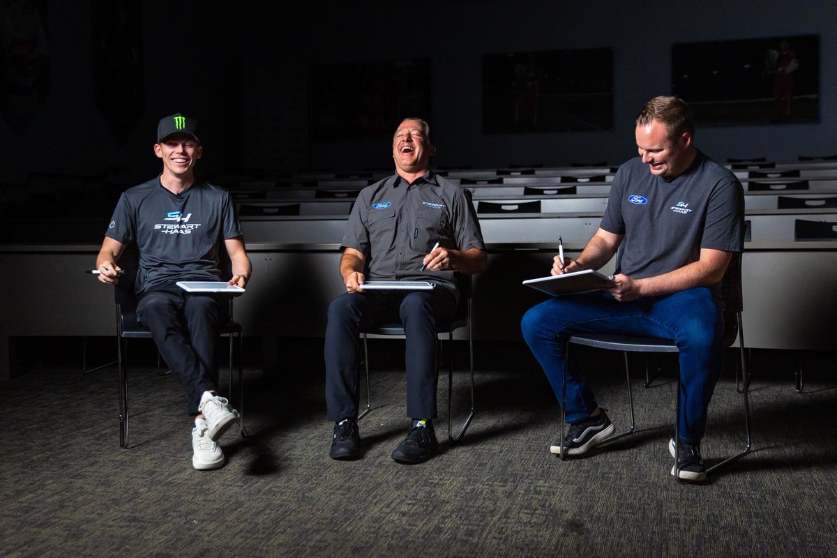 StewartHaasRcng tweet picture