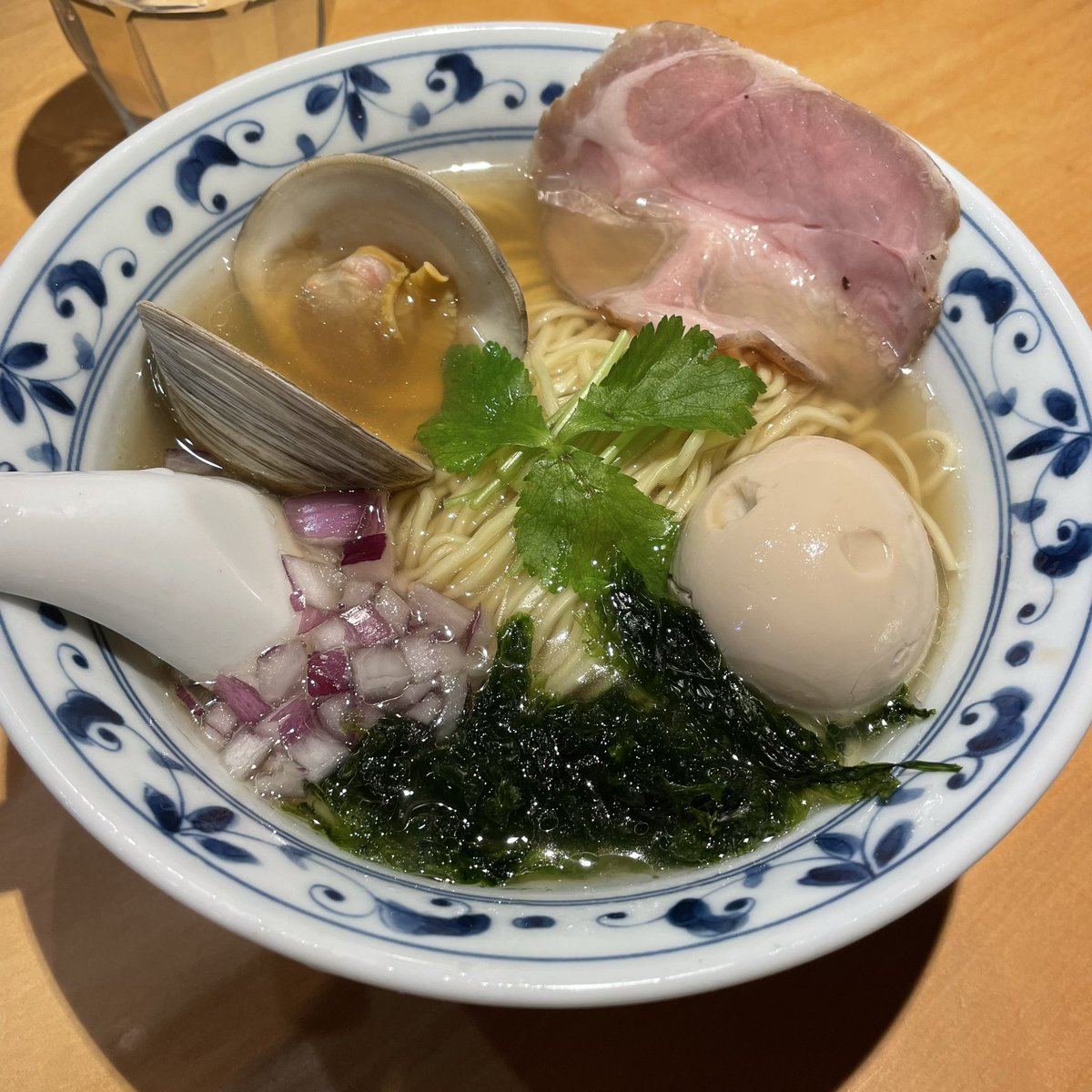 #五泉市 にある #さらい さんの #塩味玉らぁめん 🍜
見た目の鮮やかで、とても美味しかったです👍
 
A salt ramen topped with seasoned egg at ”Sarai” in Gosen City, Niigata Prefecture.
This ramen was visually stunning and absolutely delicious.

#塩ラーメン
#ラーメン
#らーめん
#新潟県