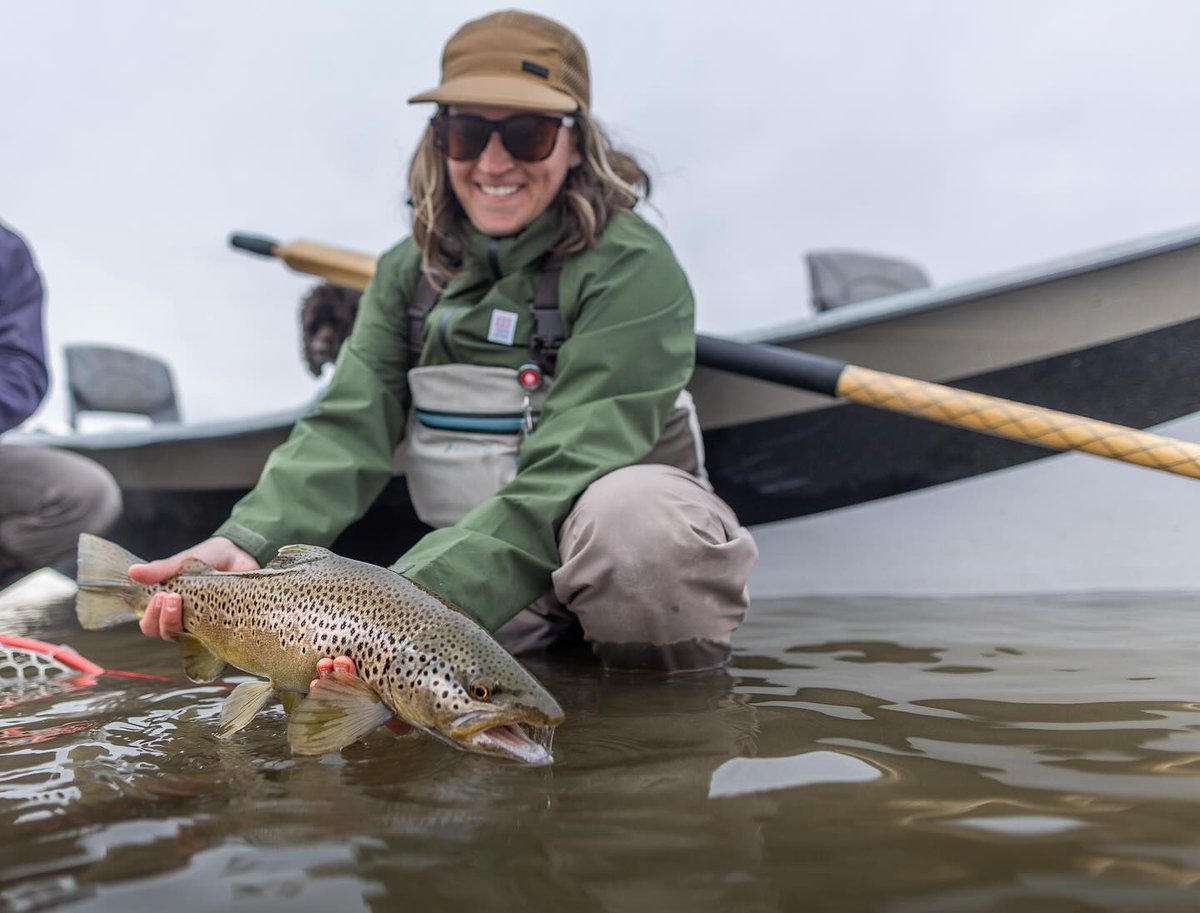 'A Henry’s fork dreamer on the streamer.' // image by Dave Reilly @the_lifeofreilly_ • •⁠ •⁠ •⁠ #trout #troutbum #flyfishingaddict #flyfishingadventures #flyfishing #angling #fishing #fishpondusa #fish #keepemwet #flyfishinglifestyle