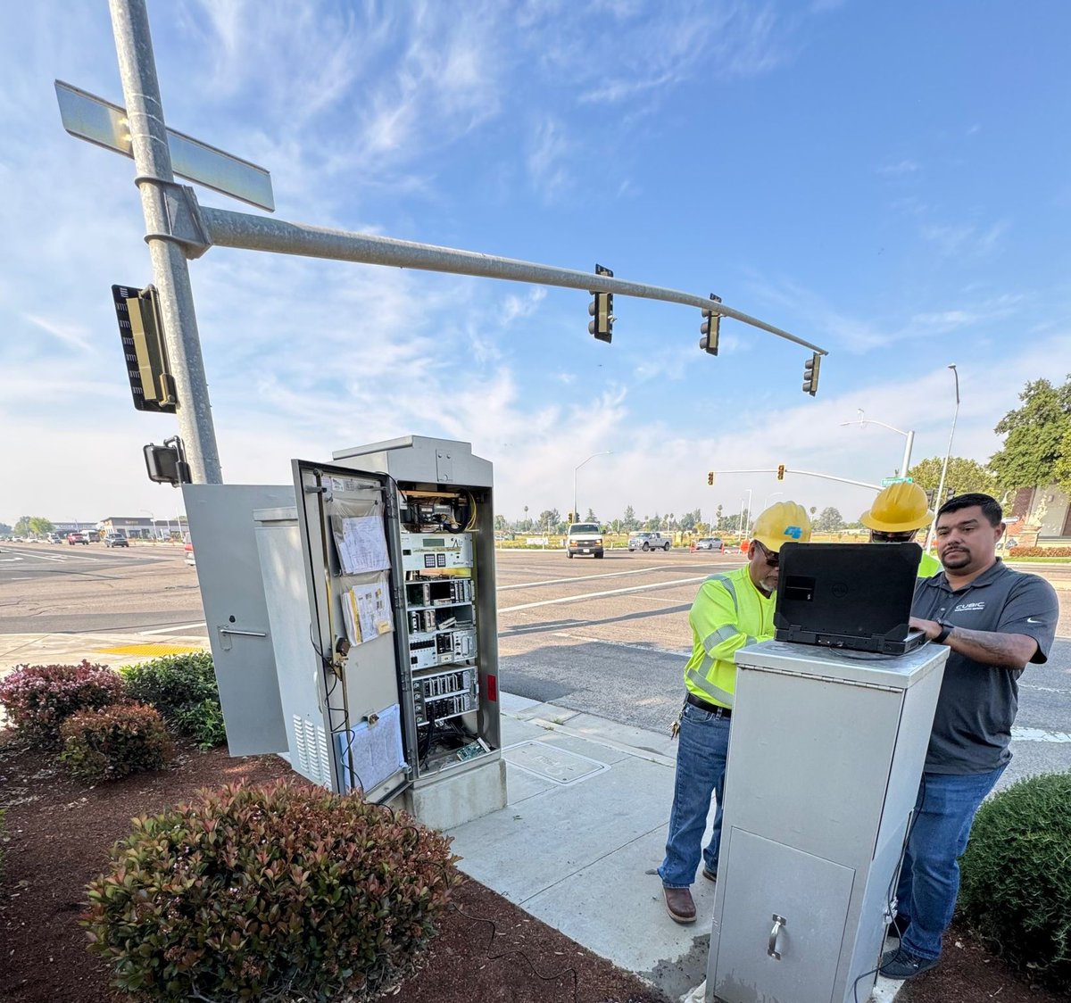 #BTS on #Gridsmart video detection in-field training with the California Department of Transportation 🚦😊 #TrafficCamera #IntersectionSafety #RoadSafety #CentralValley #California #IntelligentTransportationSystems