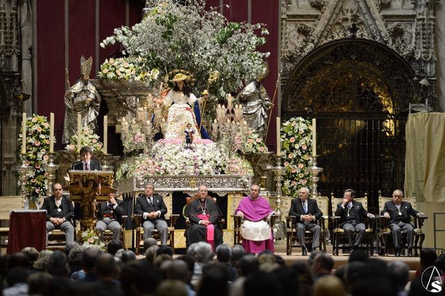 #Efeméride 

El 30 de abril de 2014, nuestra Titular, la Divina Pastora de las Almas, presidió en la S.I. Catedral de Sevilla el Pregón de las Glorias pronunciado por Carlos Crivell Reyes.

📷 @ArtesacroT

#PastoraSAntonio #TDSCofrade #GloriasSevilla24