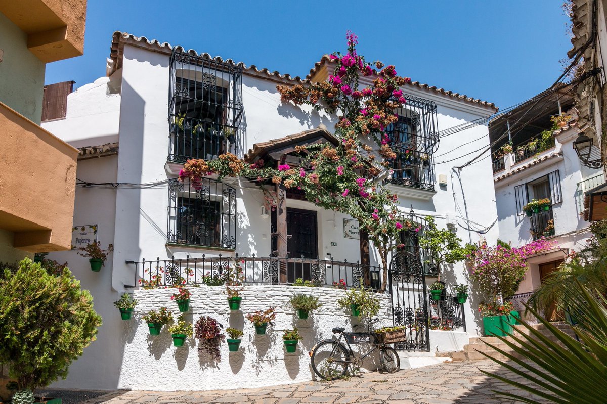 Discover the charm of Estepona Old Town! We have a curated selection of properties in this historic and vibrant area, perfect for those who appreciate a rich cultural atmosphere and coastal living buff.ly/3Uj3PSg 
#EsteponaOldTown #CoastalCharm #HistoricHomes