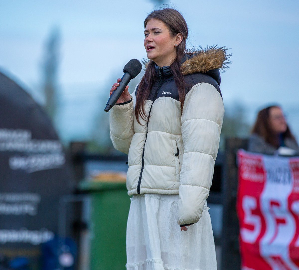 🎤👩🏻‍🎤 A big thanks to Ciara Doherty for joining us to launch our #Mnásome Movement at the weekend. What an incredible voice and talent, supported by Ger Browne. #Wexford 💜💛 📸 Lisa Hamilton