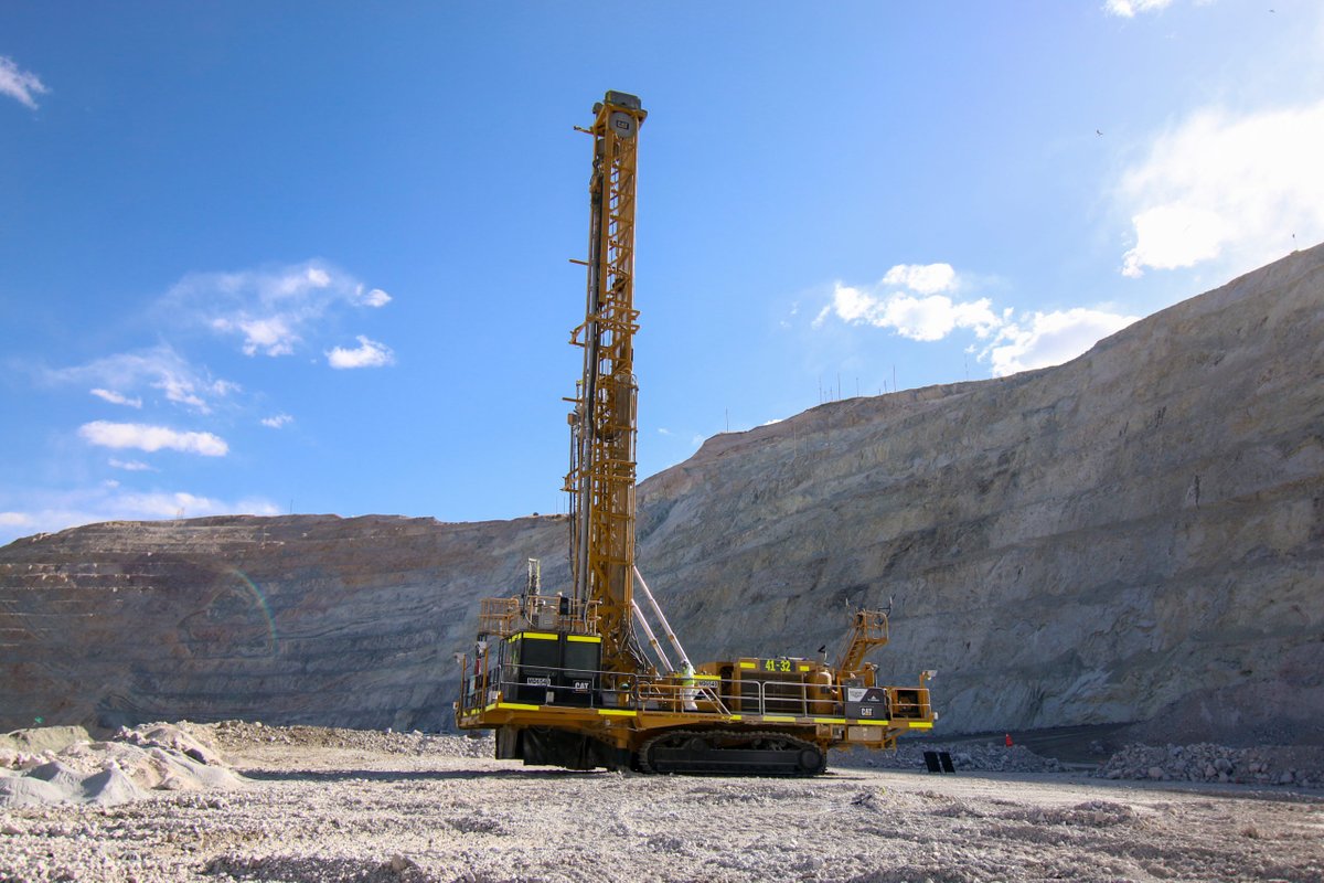 .@Glencore's @Antapaccay_ #coppermine in #Peru is one of the first miners to implement #drillingrig #automation successfully on #electric-cable powered rigs. There are only 9 drilling rigs in the world that are autonomous electric, of which it has 3 rb.gy/7pytbm