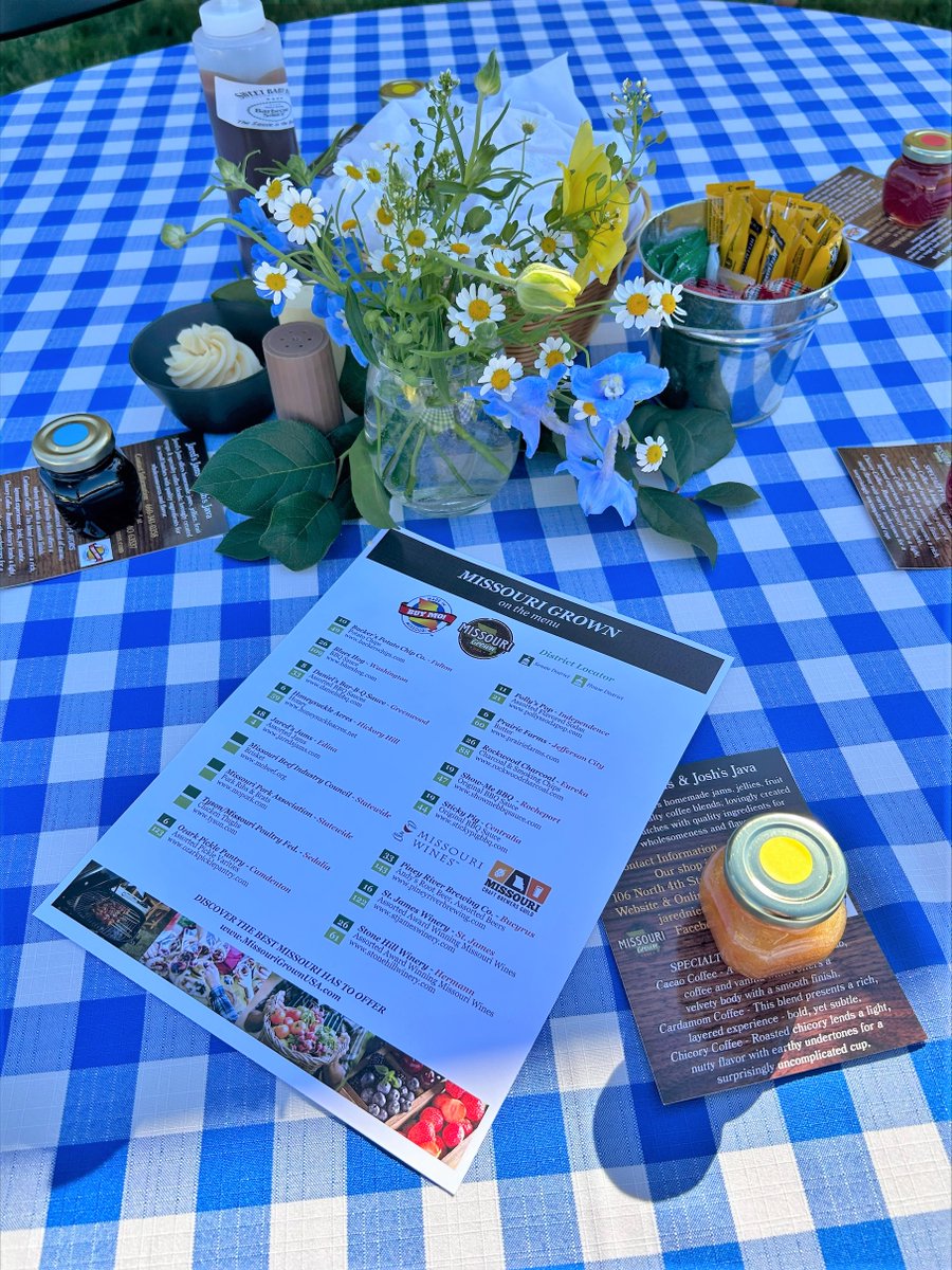 The Missouri Grown and Missouri Wines teams provided product for the annual Missouri Legislative BBQ last night! Director Chinn, Deputy Director Klenklen and legislators from across the state gathered at the Missouri Governor's Mansion to celebrate. #connectMore