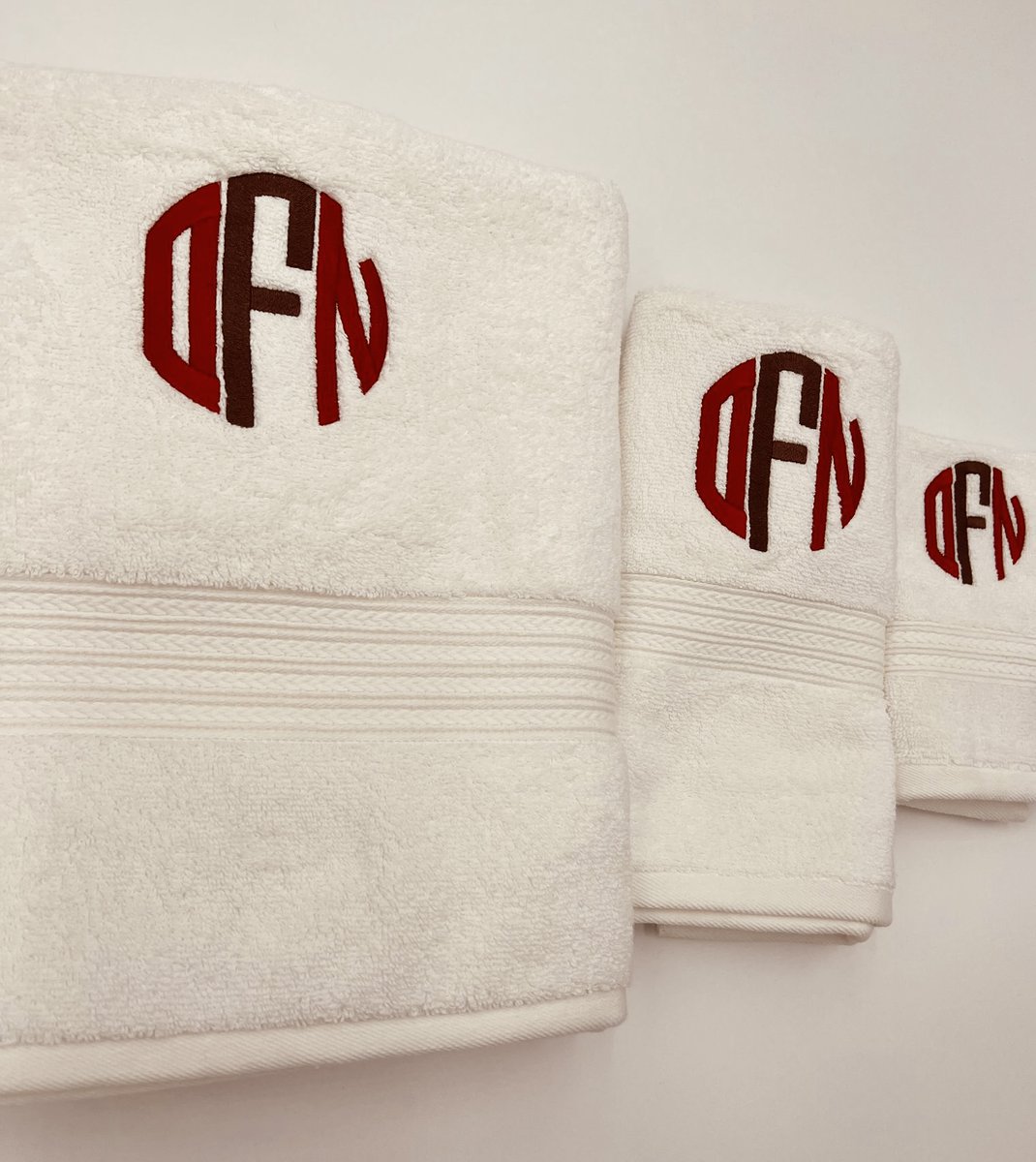 30% off Sitewide w/Free UPS Ground Shipping! Personalized 100% Cotton Bath Towels loom.ly/mnv8OV8 
#anniversarygift #bathtowel #graduationgift #birthdaygift #mothersdaygift #personalizedtowel #weddingtowel #customizedtowel #personalizetowel #embroidertowel #etsy #events