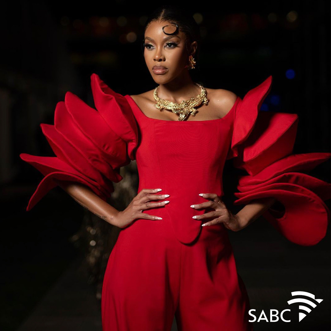 SABC extends a warm welcome to Luthando “Loot Love” Shosha the newest addition to our esteemed line-up of radio personalities. Catch her on #TheTouchdown, Weekdays from 15:00 – 18:00 on @METROFMSA 📸 : @Taff_Murda_