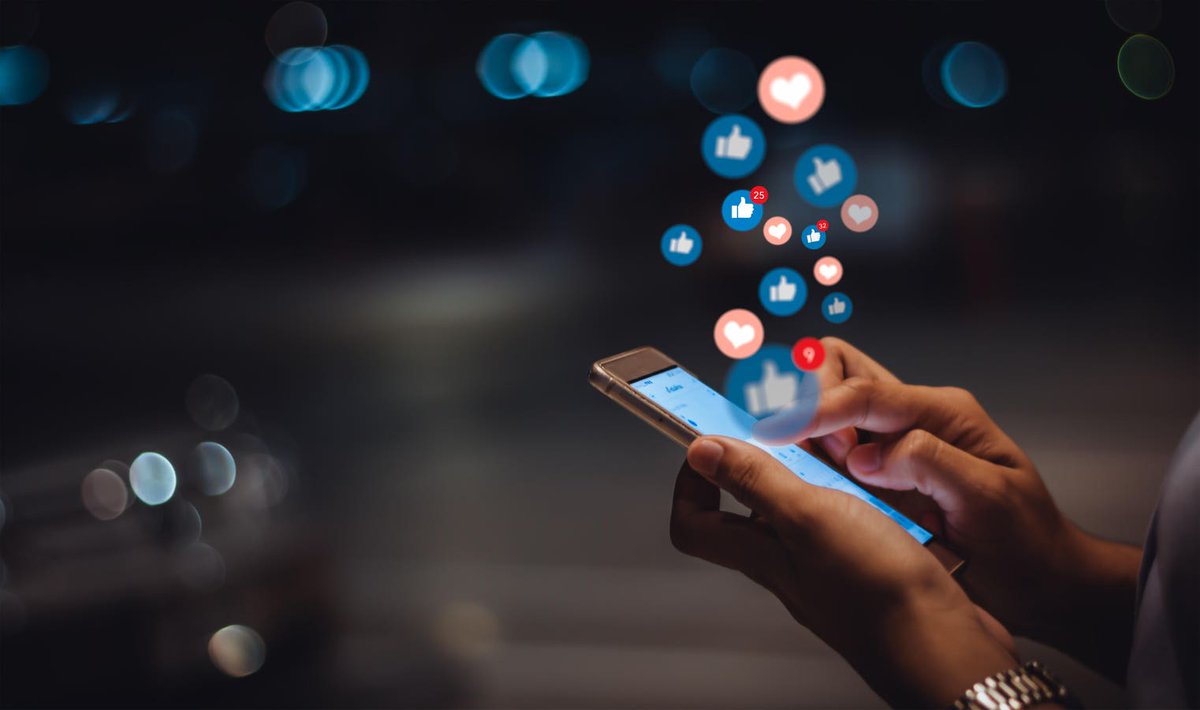 JamieKdotca's tweet photo. LinkedIn is the new cool! With Facebook and Twitter losing their charm, it's time to level up your networking game. Check out these tips for maximizing your LinkedIn presence and personal brand. https://t.co/e9hDehJWGm https://t.co/PpyI1bP1TG
