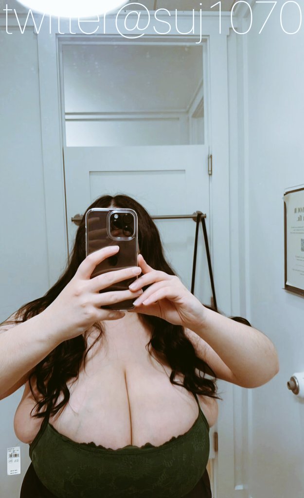 오랜만에올리는근황
더커졌으니까 이제만져주기좋을텐데
만져주는거해줄래..?
#거유 #변녀 #젖 #가슴 #빨통 #폭유 #젖소 #좆물받이 #육변기 #딸감 #암캐 #좆집 #음란 #걸레