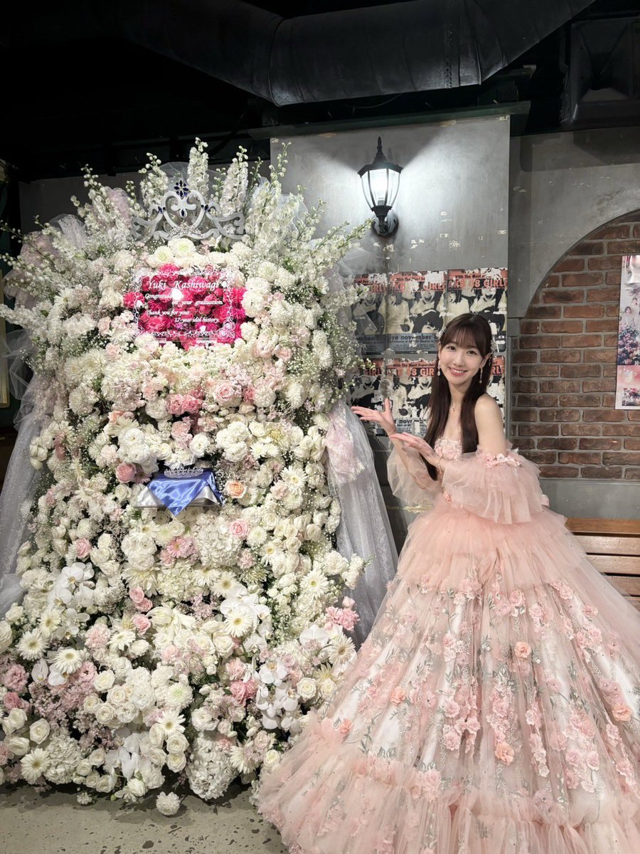 shinobukayano's tweet photo. #柏木由紀卒業公演 
本当感謝でいっぱいです🥹
AKB48を卒業してもゆきりんにはずっとアイドルでいて欲しいなと思いました😌

そして #オサレカンパニー から歴代のゆきりんの衣装に身を包んだサンリオのキャラクター達をプレゼント🎁
ゆきりん卒業おめでとう！沢山衣装を愛してくれて本当ありがとう！ https://t.co/BLaxbtv2DM