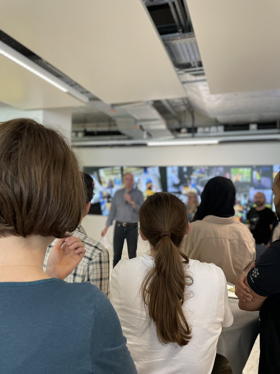 Today we hosted a warm welcome event for all FMI members to celebrate our move to the new building. From tasty food and drinks to mini ice creams and a picture wall capturing the move, it was a fantastic gathering. And of course, a special welcome speech from our director! 🥳