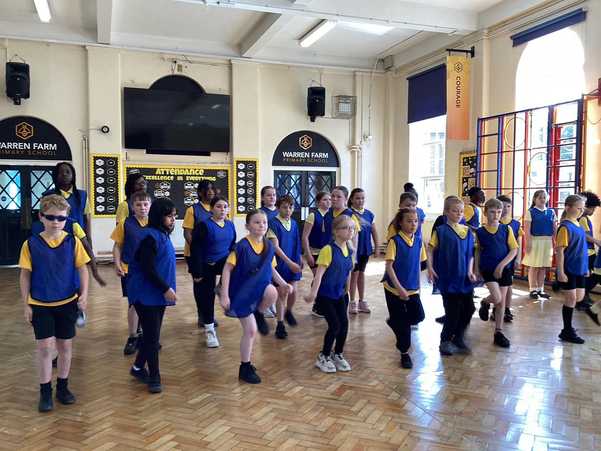 Children in Year 5 have been practising their drill in preparation for their upcoming ‘Young Leaders’ assembly. Staff Hulme has been really impressed with their presentation and focus 🐝🙌🏽🐝🙌🏽 #ExcellenceinEverything @SFE_Tweets @BirminghamEdu @MPCTYL @MPCT_HQ