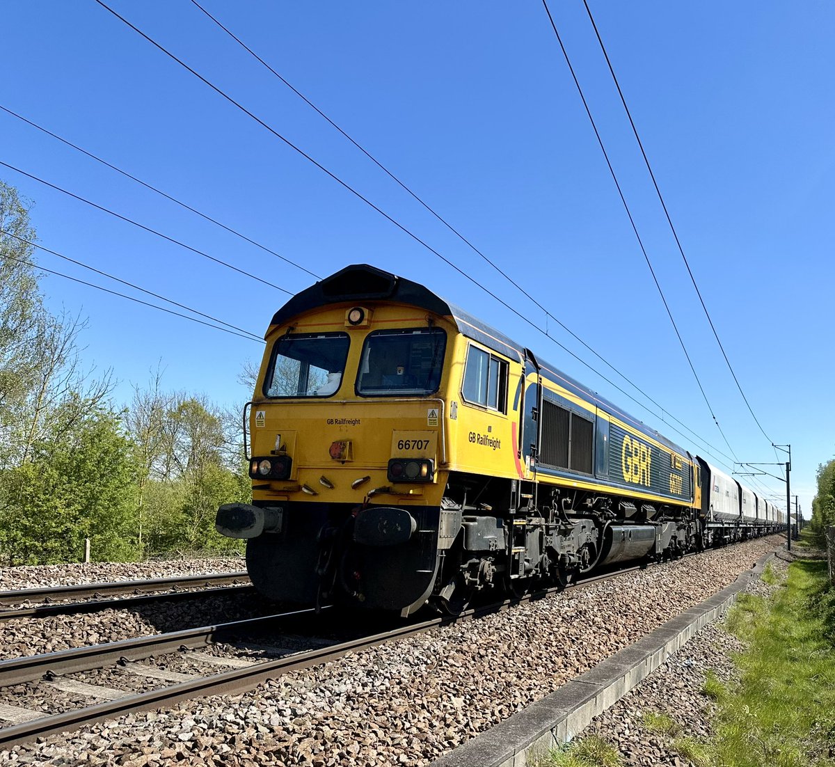 66707 at Crofton on todays 4M03 Doncaster - Peak Forest #class66