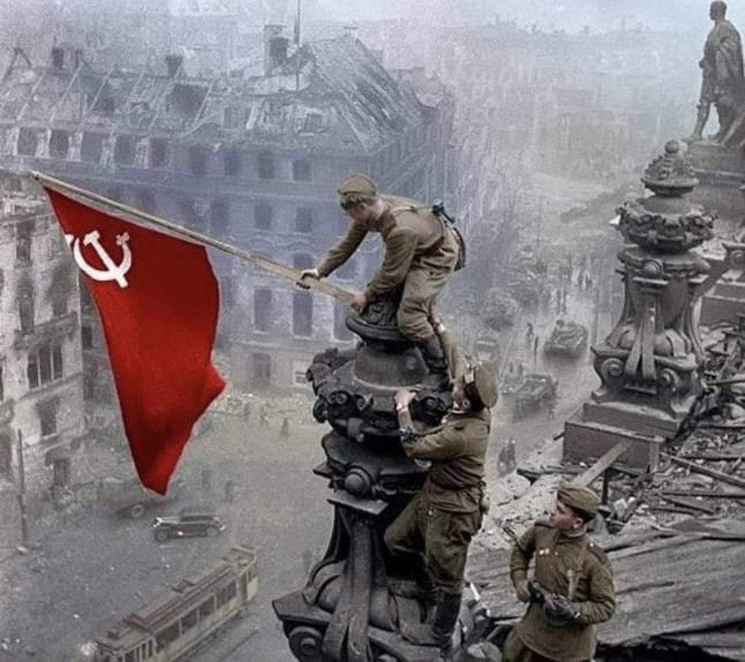 Urra, Urra, Urra ! Se cumplen hoy 79 años de la victoria del comunismo sobre el nazismo.