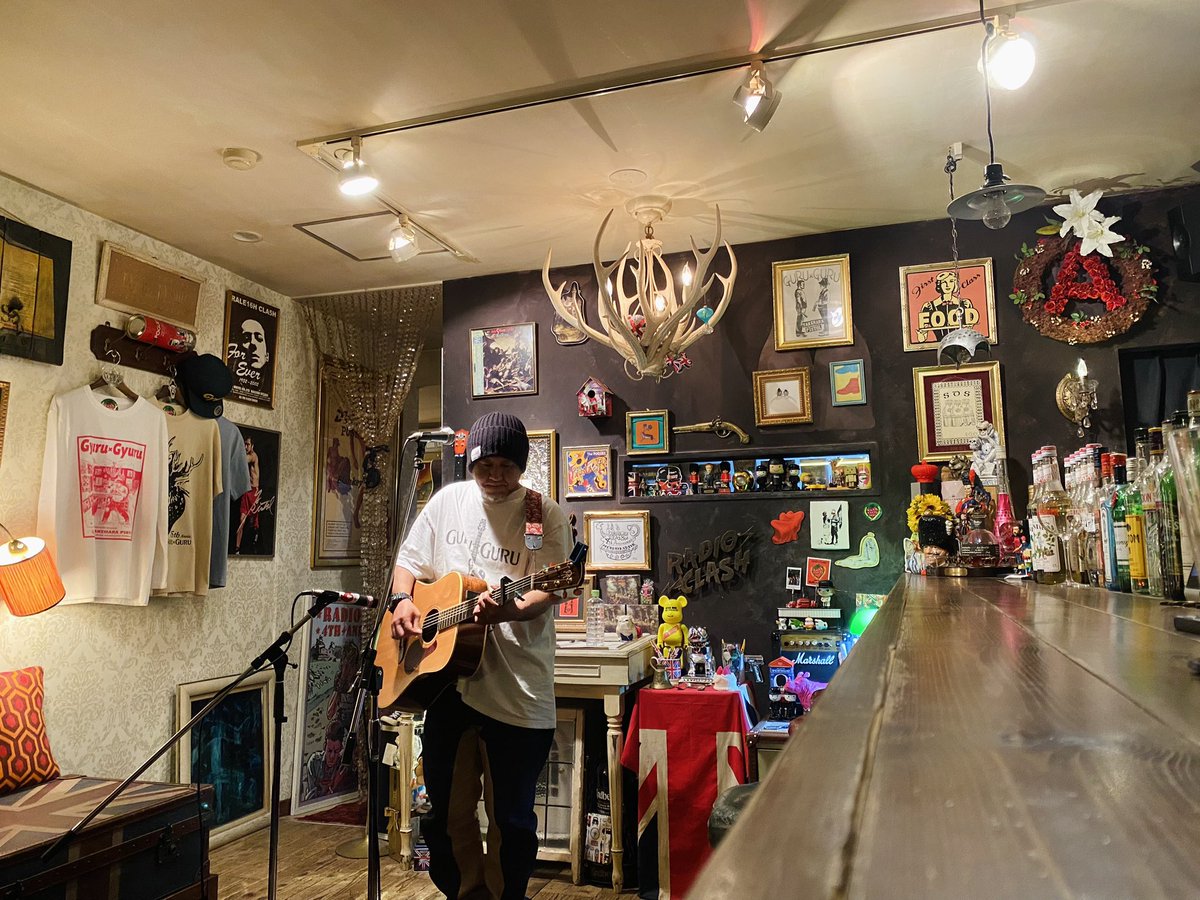 ham429's tweet photo. 4/28 名古屋池下GURUxGURUにて
「行列に並ぶ準備」お越しいただいた皆様、本当にありがとうございました。

最後まであたたかく見守っていただいて、後半で弦が切れましたが、やりきることができました！

傷つこうとも笑われようとも
まだ歌いたい歌があります。
これからもよろしくお願いします！ https://t.co/md5TYbC2i6