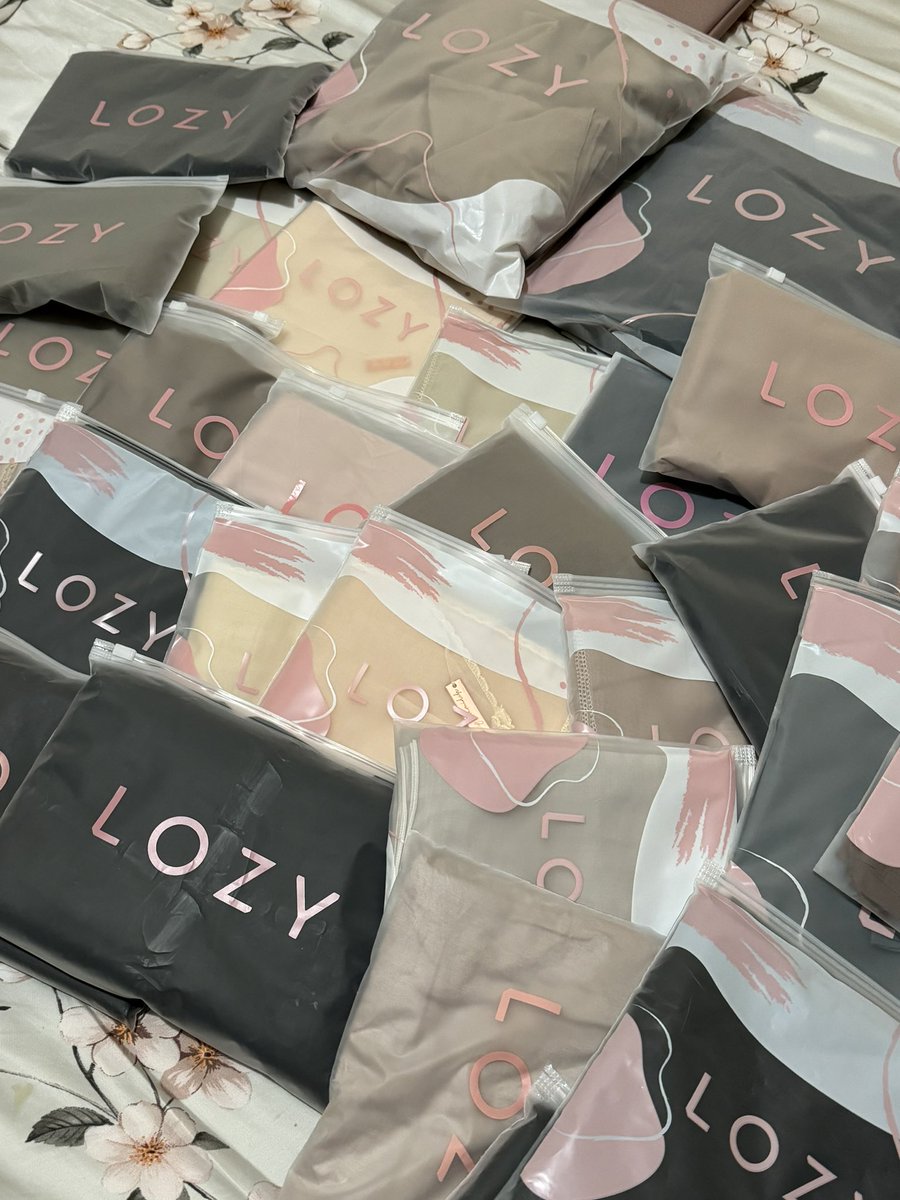 banyaaak banget dikirimin pashmina &amp; square hijab sama lozy🥹🥹🥹 aku bagi bagi aja setujuuuuu????