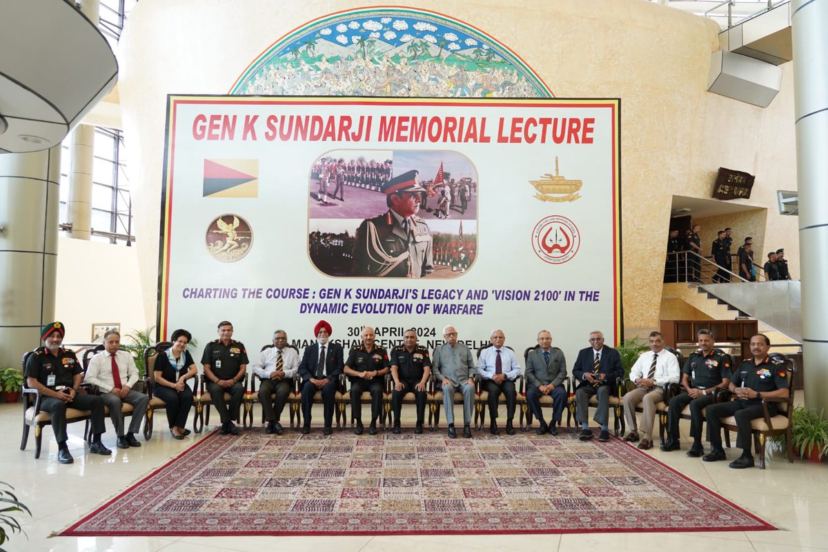 Reflecting on the visionary legacy of Gen K Sundarji, #IndianArmy hosted the 4th General Sundarji Memorial Lecture at Manekshaw Centre. #COAS Gen Manoj Pande highlighted Sundarji's foresight in battlefield digitisation, Information Warfare, etc. More: pib.gov.in/PressReleasePa…