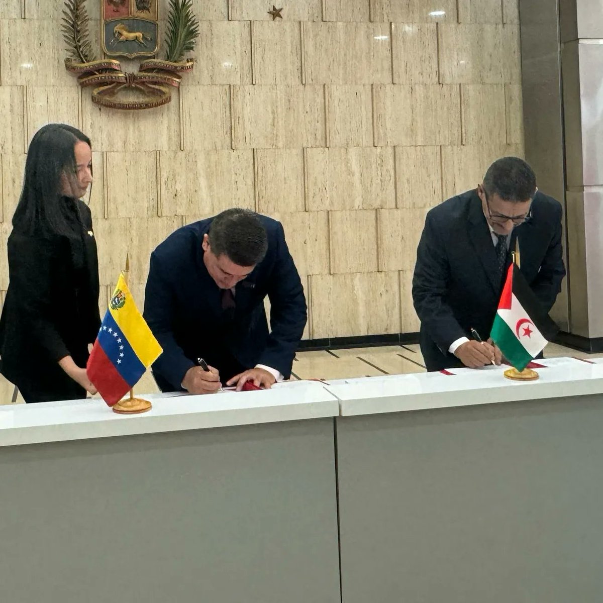 Venezuela y Saharaui firmaron acuerdo de cooperación en materia de formación técnica profesional. El Inces es el responsable de ejecutar esta acción internacional #SomosPuebloUnido