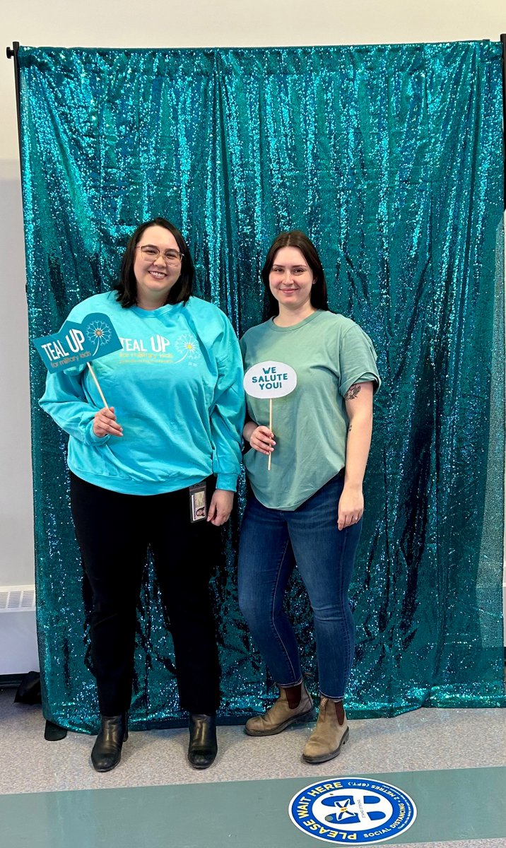 Le 23 avril, la BFC Halifax a tenu son premier lever du drapeau pour « Teal Up for Military Kids » et sa Journée du chandail bleu sarcelle à l’appui des enfants des militaires. Un lever du drapeau a également eu lieu à l’entrée principale de Shearwater.