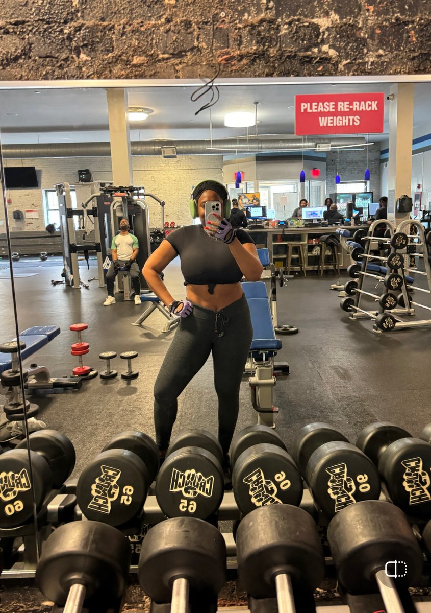 To anyone who body shamed me this Winter, you get the middle finger. See your unfocused a** outside this Summer or NOT. ✌🏽#fitpublicist #fitwomen