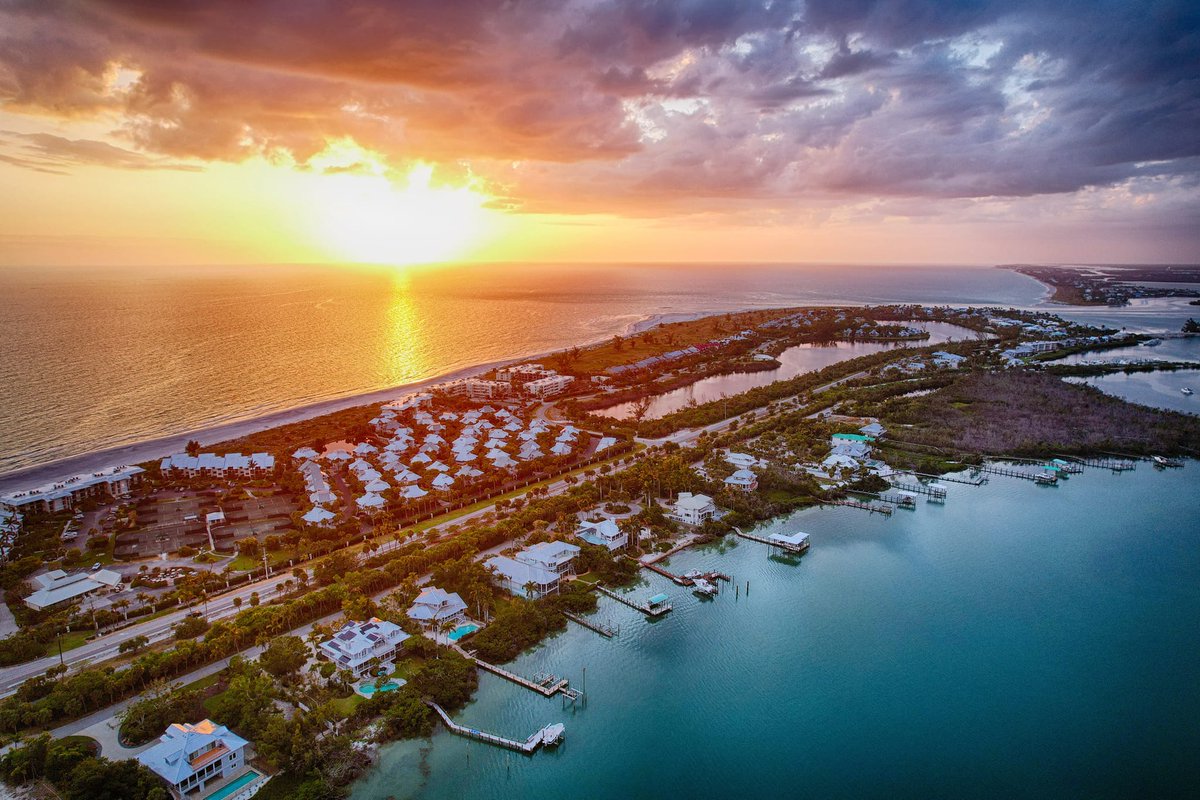 Beautiful Boca Grande! 😍 Check out this bird's-eye view of last night's sunset. Sent in by: Sun-Kissed Salt #flwx #swfl #florida #sunset @StormHour