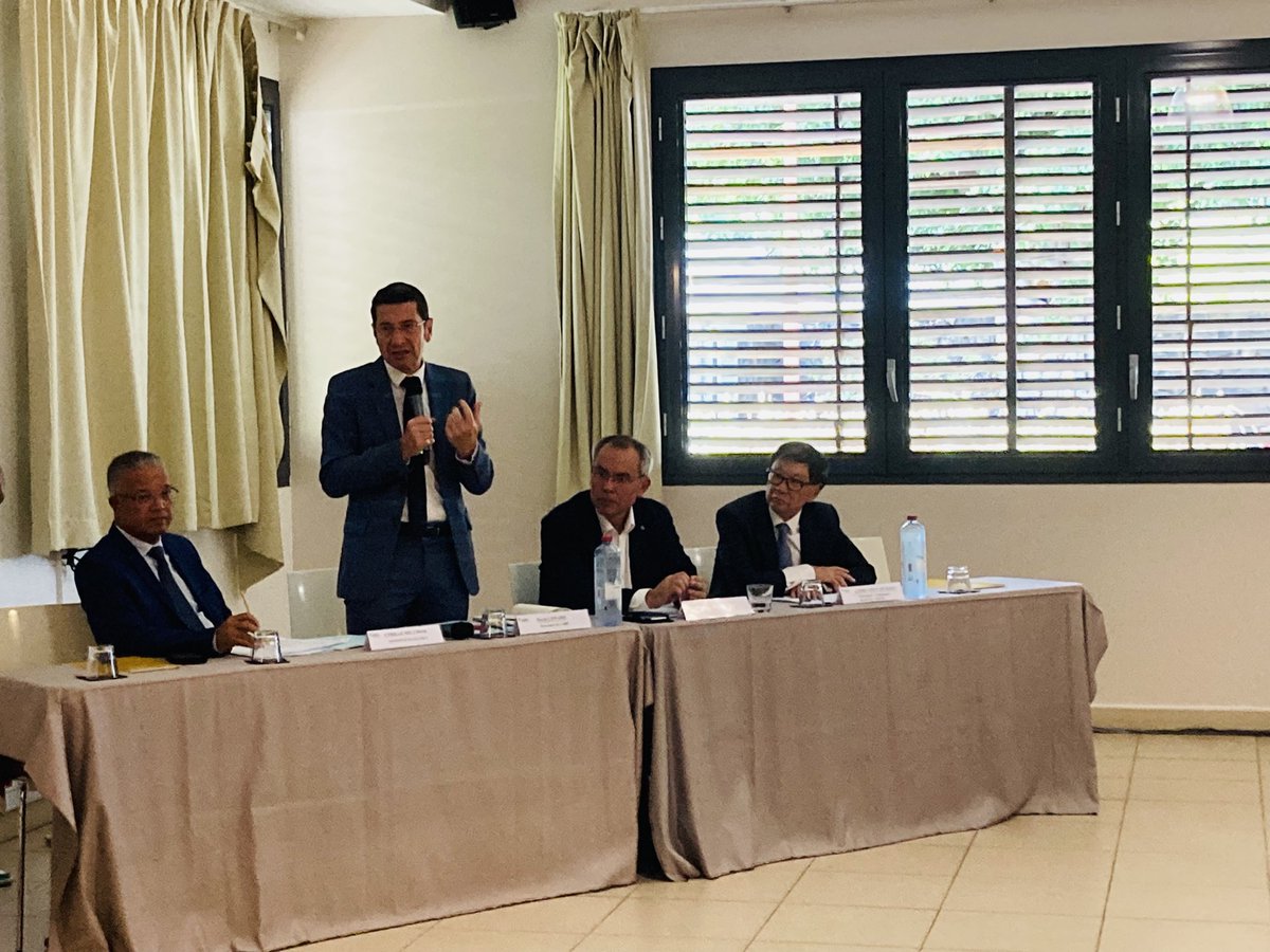 A l’Assemblée générale de l’AMDR, le @PresidentAmf & les maires de La Réunion ont évoqué l’insécurité croissante, le rôle des communes face aux risques majeurs, la nécessité de maintenir l’octroi de mer en le simplifiant. L’AMF travaille sur ces enjeux avec les maires réunionnais