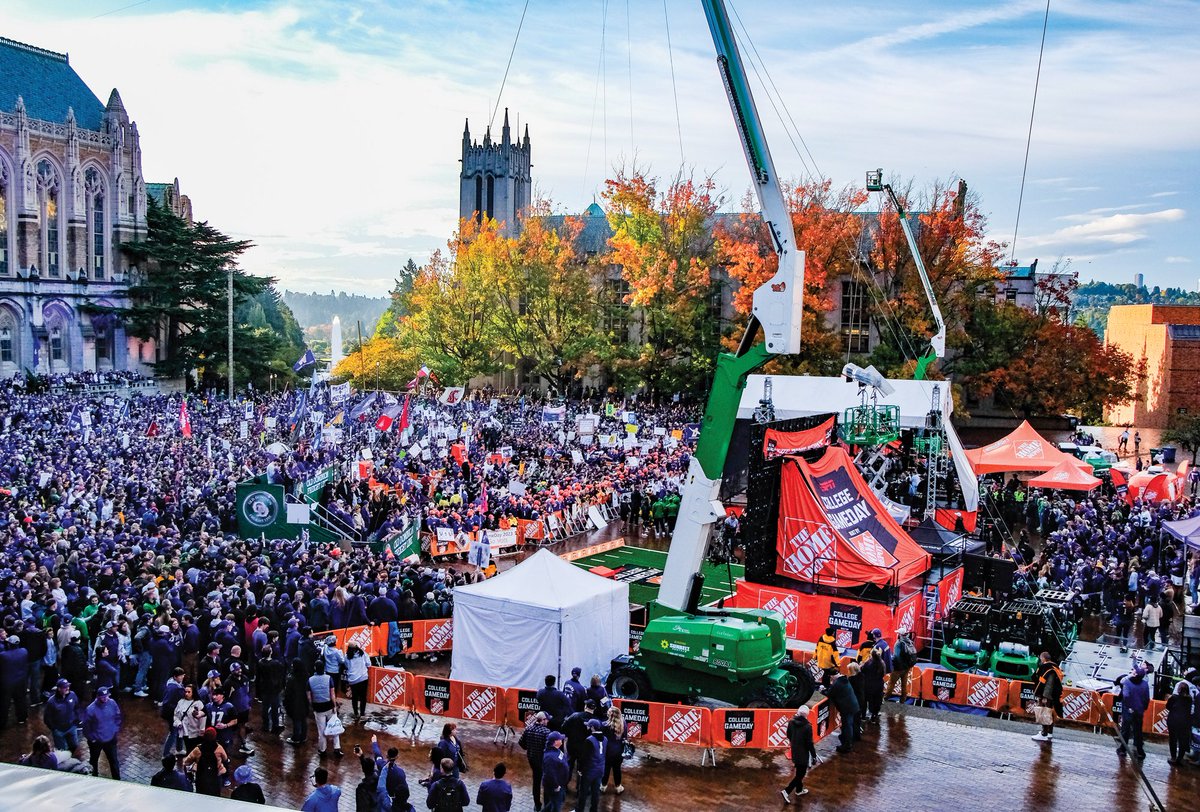 WCCSG_'s tweet photo. Have you ever been to College Gameday? What school in the west hosts the best college Gameday? https://t.co/tPx10m0iG1