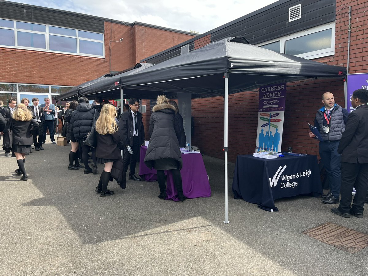 The sun came out for Year 10’s Post 16 Drop In event at lunch today. Big thanks to @ALHorwich @RiviSixthForm @BoltonCollege @wiganleighcol @connexions_bolt for attending todays event showing Year 10 what they could be going on to after Year 11 @RBHSBolton #nextsteps