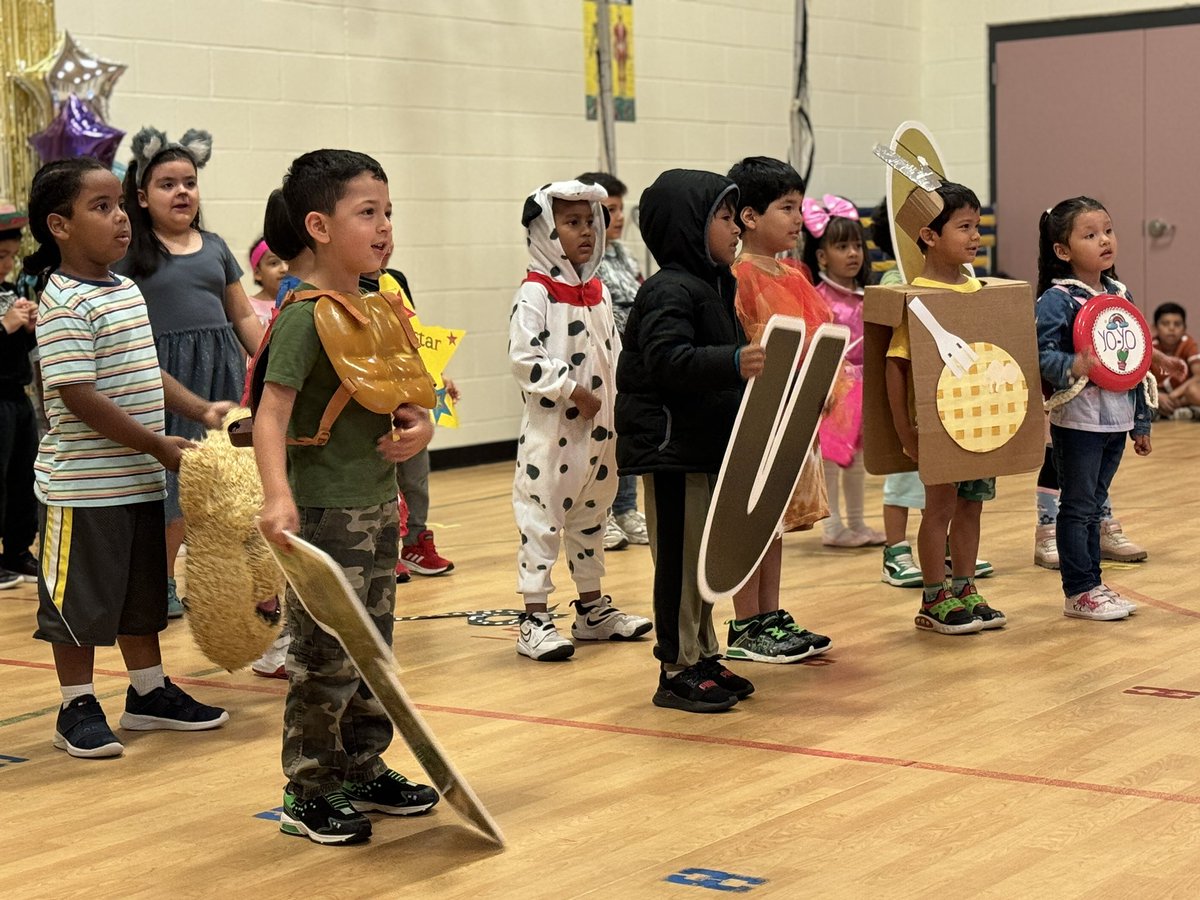 RRISDPK's tweet image. @AndersonMillEl Pre-K Celebrando Alfabetización was a success this morning! The parents, students, and staff were full of smiles! #ItStartsWithUs @RoundRockISD 
 @jsvp23_julia @molina317