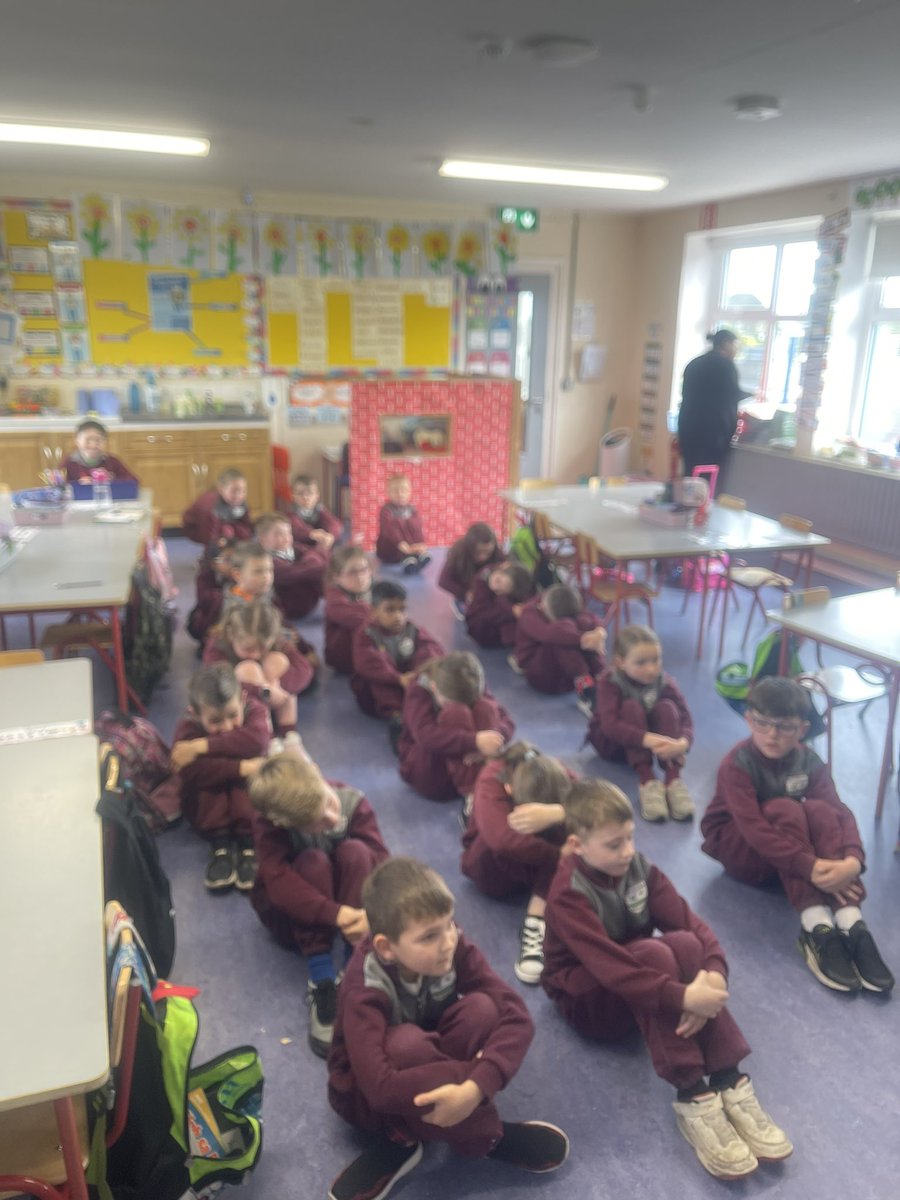 1st Class spent some time meditating yesterday for Mindfulness and Meditation Monday 🧘🏻‍♀️🧘🏻‍♂️ #WellbeingWeek