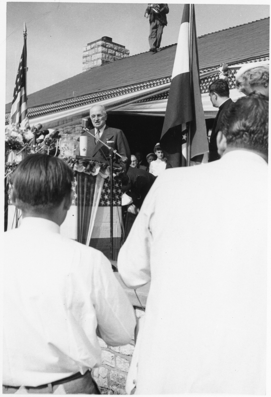 This #Harry140 photograph of the Truman Library groundbreaking in 1955 came to us from Eliot Berkley, a history professor at the University of Missouri-Kansas City. It shows HST speaking to the assembled crowd gathered at the groundbreaking ceremony. catalog.archives.gov/id/348729921