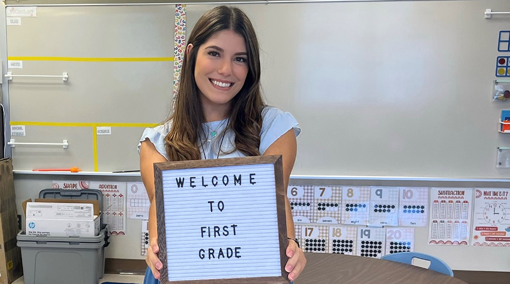 Congrats to #ForeverCoog Aleida Gonzalez for winning New Teacher of the Year at @jessupeagles in @PasadenaISD_TX. Gonzalez earned a B.S. in teaching and learning in 2022. “My goal was to be that person that went above and beyond for my students.”