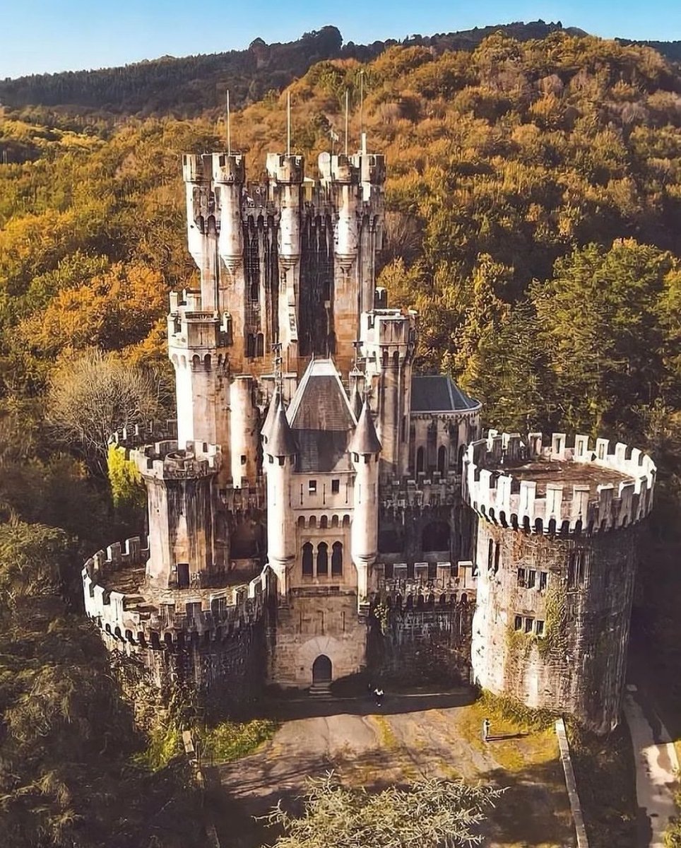 Europeans casually having abandoned castles scattered around the countryside is something I will always be envious of.