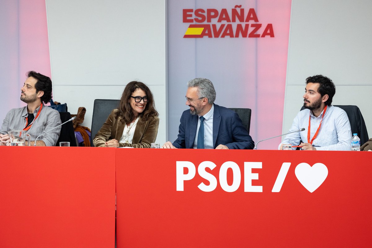 15 ciclo #NextLeft @FEPS_Europe Esta edición con @PSOE y como vice-presidenta de #FEPS hablando de 🇪🇺 progresista y abordar de forma justa las transiciones verde y digital @jalloul_hana @joseluisescriva @CristinaNarbona @javizqui @PatrickDiamond1 @kaisavatanen @Ania_Skrzypek