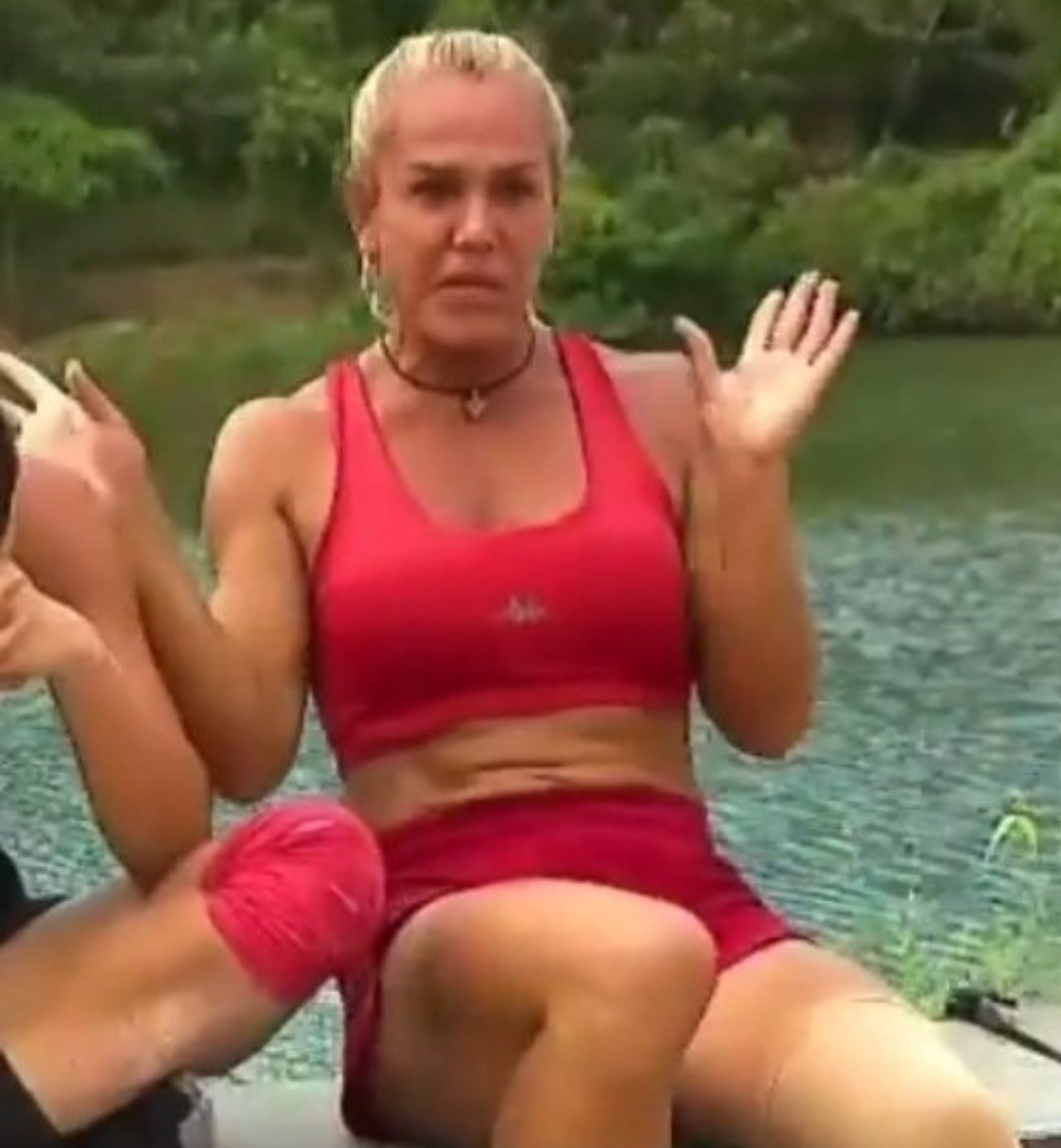 siradanlastik's tweet image. oyun onlara bakmayınca istatistiklerini düşünüp oyundan kaçıyolar survivor tarihinin görüp görebileceği en korkak iki yarışmacısı ektedir 

#SurvivorAllStar2024