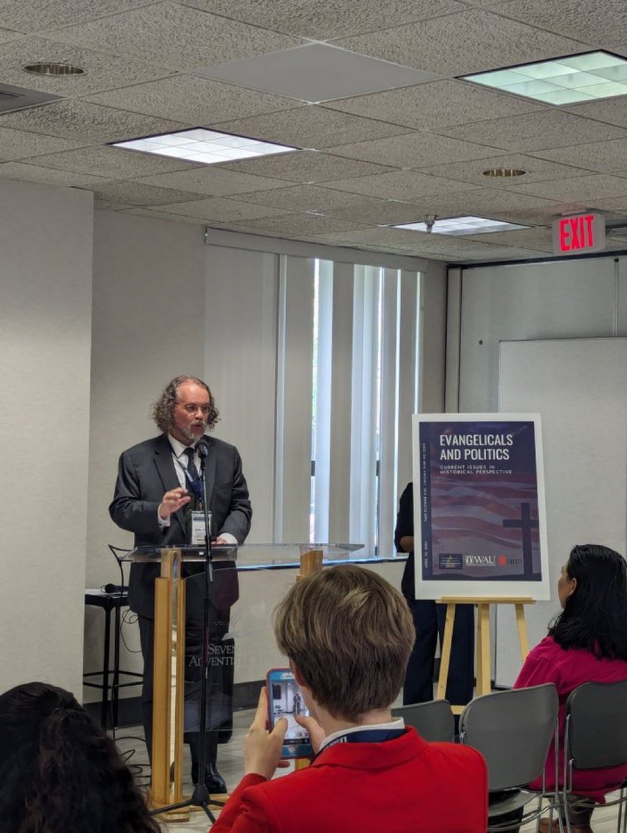 Me, presenting at the “Evangelicals & Politics” conference at @ThisIsWAU - responding to John Coffey’s paper on evangelicals & race, I queried why so many evangelicals, in several countries (not just USA), support “white nationalism” / “Christian nationalism” (photo: @cjscriven )