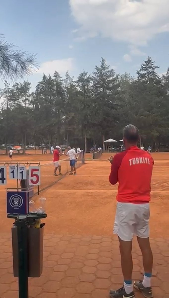 Meksika Dünya Takımlar Tenis Şampiyonası'nda 50+ Yaş Erkekler Tenis Milli Takımımızın sponsoru olmaktan gurur duyduğum oyuncusu Osman Avcu, bugün Kanadalı rakibini 3 saat süren 3 setlik bir maç sonunda yenerek ülkemizi başarı ile temsil etti. Nice ülke puanlarına ve başarılara.