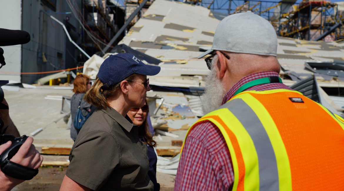 Today, @FEMA_Deanne is in OK to survey the damage incurred from the tornados on 4/27. She was greeted by @GovStitt, @SenatorLankford, @okem State Director Annie Mack Vest & @fema R6 Deputy Regional Admin. Traci Brasher for an operational briefing on the impacts of the event.