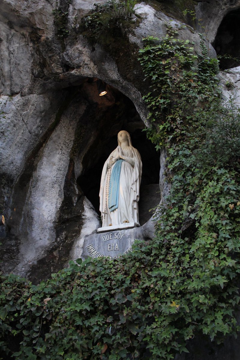 The blessed Virgin spoke to Bernadette in her local dialect….

“Que soy era Immaculada Councepciou”

(I am the Immaculate Conception)

#saintbernadette #Lourdes #ImmaculateConception