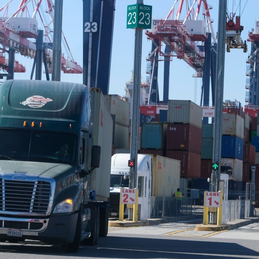 🇺🇸 US ports win US$ 148M in grants to reduce pollution: tinyurl.com/39vk83jh
#Ports #WCN #WorldCargoNews #Sustainability