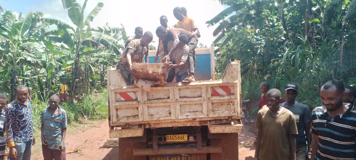 Uyumunsi kuwa 27.04.2024 hirya no hino mutugari tugize Umurenge wa Sake hakozwe umuganda rusange usoza ukwezi kwa Mata 2024 k'urwego rw'Umurenge wabereye mu Kagari ka Gafunzo umudugudu wa Cyanika ahakorwaga ikiraro gihuza Abaturage ba Sake  na Jarama.