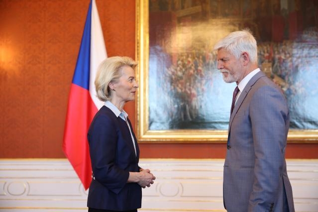 🇪🇺 Celebrating 20 years of Czech EU membership, President @vonderleyen meets with @prezidentpavel in Prague today🇨🇿 #20YearsTogether 📸 Photos and📽️ videos on: europa.eu/!JtFxFJ