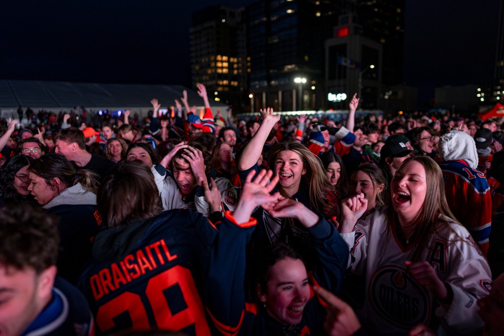 🔜 Getting ready to get loud tomorrow! 📣 We'll see you in #IceDistrict for Game 5️⃣! #LetsGoOilers