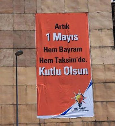 Taksim miting alanı değil diyenler 2011 de yasaksız Taksim mitinginde şu afişi asmıştı tarlabaşına. Hey gidi