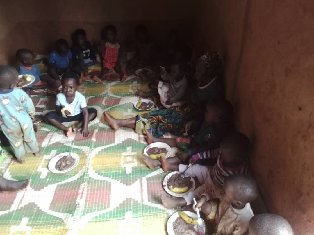 SakeSector1's tweet photo. Uyumunsi kuwa 30.04.2024  mu Murenge wa Sake hakozwe igikoni cy'umudugudu mu rwego rwo gukomeza kurwanya imirire mibi,  kwigisha Ababyeyi gutegura indryo yuzuye, no kumenya imikurire y'abana. https://t.co/ogFURseDAc