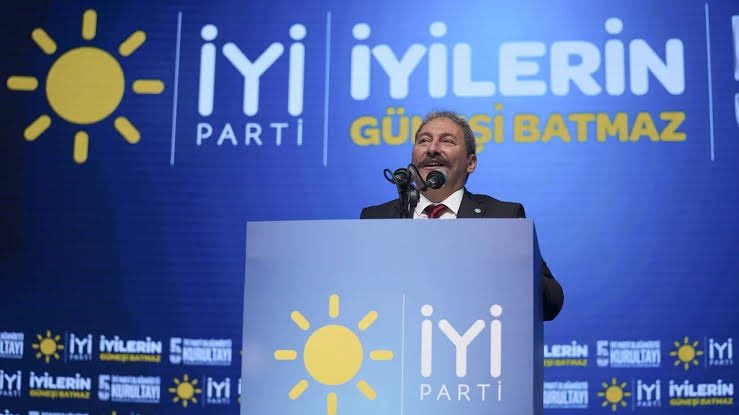 İYİ Partili Mehmet Tolga Akalın: “Kurultayımıza iştirak ederek partimizi ve bizleri yalnız bırakmayan; demokratik mücadelemize katkı veren delegelerimize; Kurultayda olamamasına rağmen partimize kuruluşundan beri emek veren, tarihi mücadelesine katkı sunan ve alın teri döken