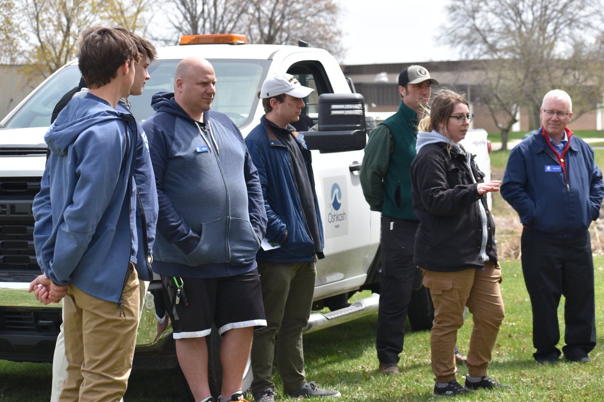 CommunitiesONHS's tweet image. 🌲planting was a great success!!! Thanks to all who came out to support Charlie, Connor, & Garret. This was the 1st step towards making @OshkoshNorthHS a #treecampus. It was a pleasure to work with @CityofOshkosh. #arborday